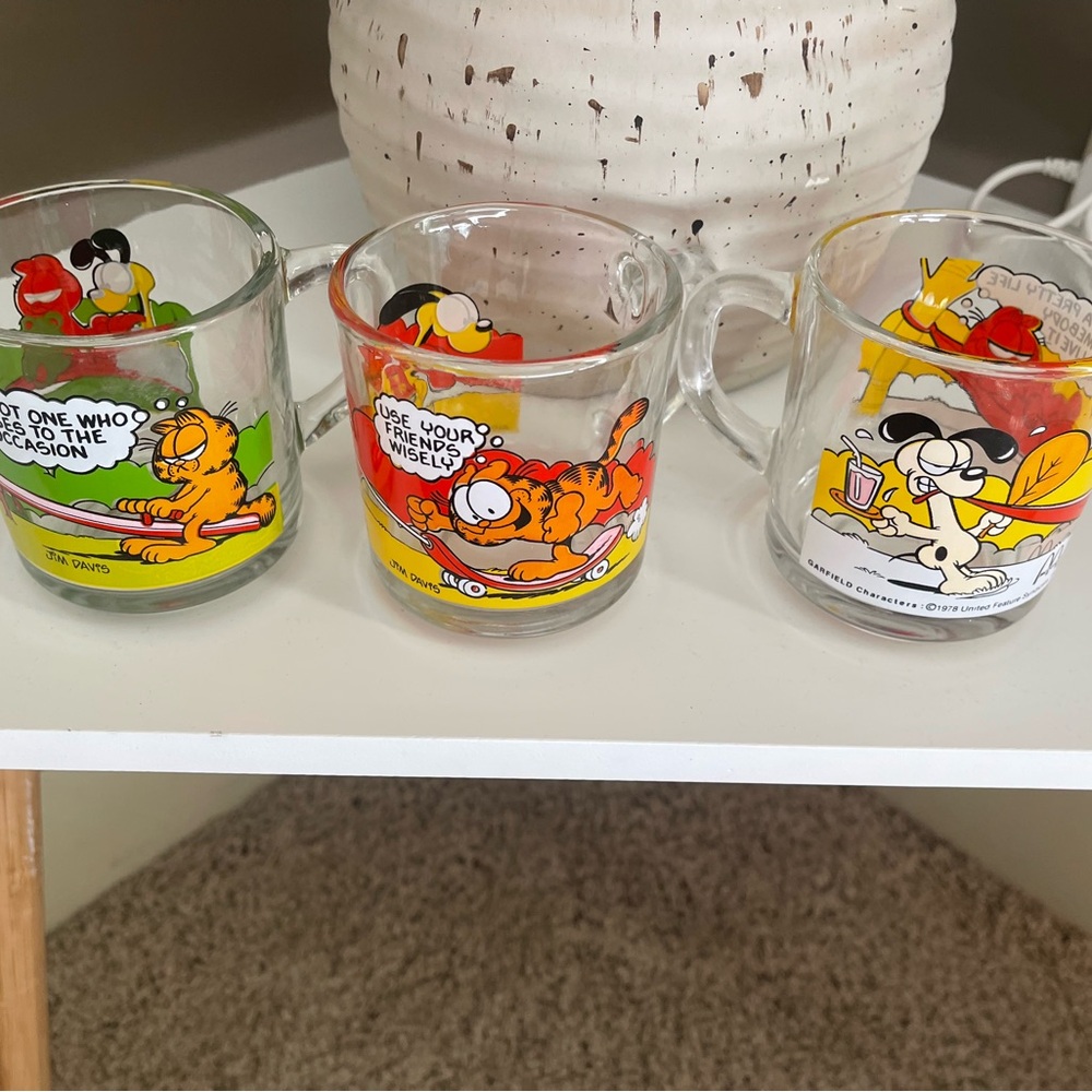 1970’s Garfiel & Odie 8.5” Glass Mugs 3